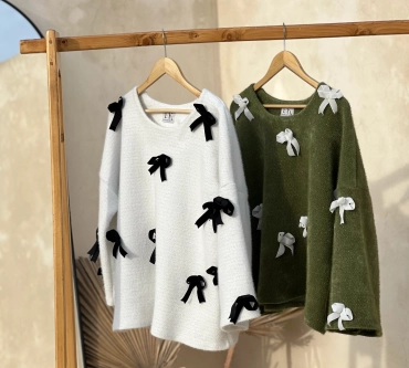 تصویری از بافت پاپیونی سفید و زیتونی