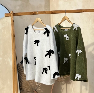 تصویری از بافت پاپیونی سفید و زیتونی